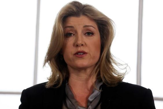 British defense minister urges Iran to de-escalate Gulf tensions