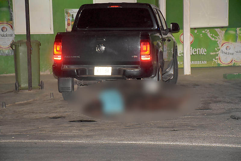 Man shot right in front of mini market