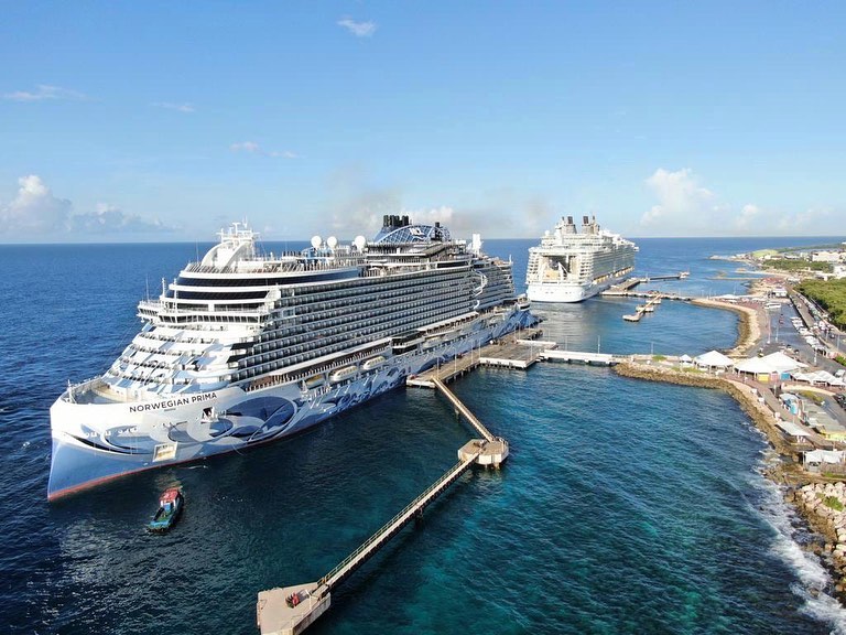 New cruise ship Norwegian Prima visits Curaçao