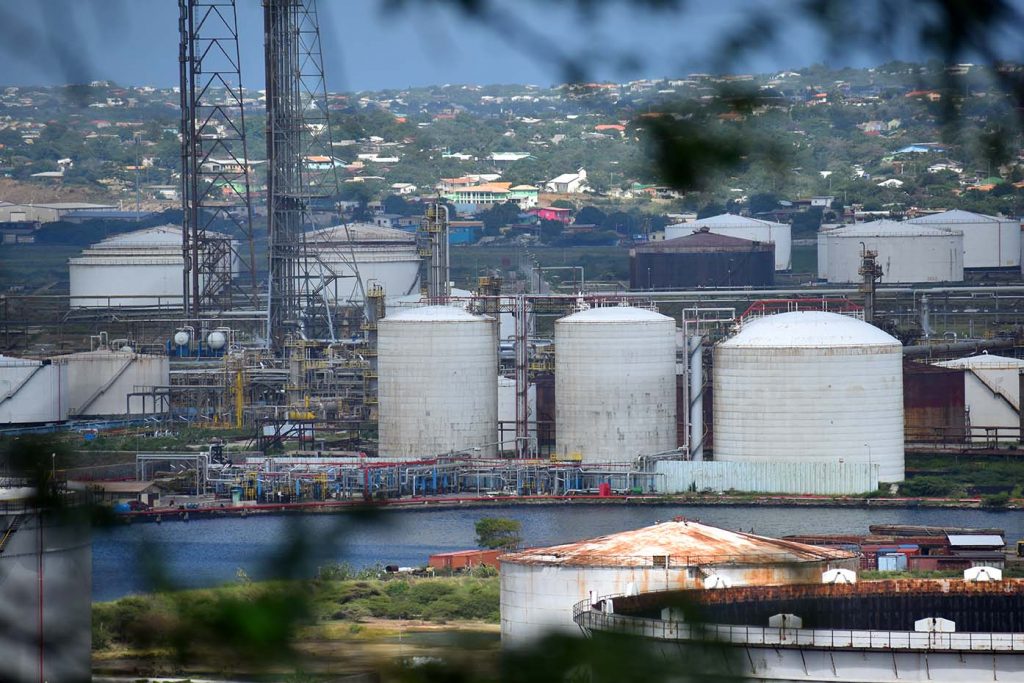 2Bays Seizes Vigor Oil Products as Debt Surges to 10 Million Guilders