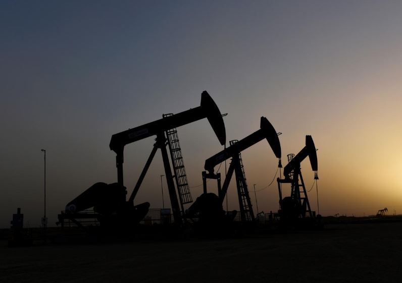 Oil up 2.5% on slowing pace of coronavirus, U.S. move on Venezuela