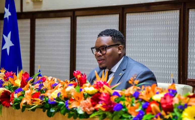 PAR: Former Prime Ministers and Legal Experts Criticize PM Pisas for “Misunderstanding the Law” in Parliamentary Dispute