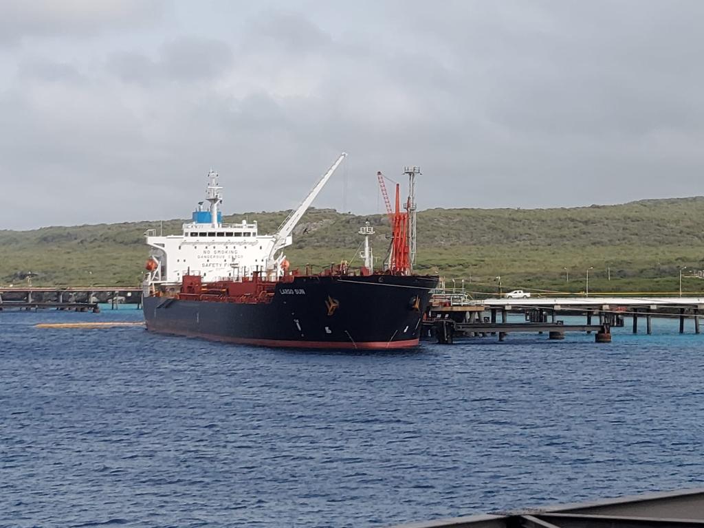 Oil smuggling through Curaçao involving several companies