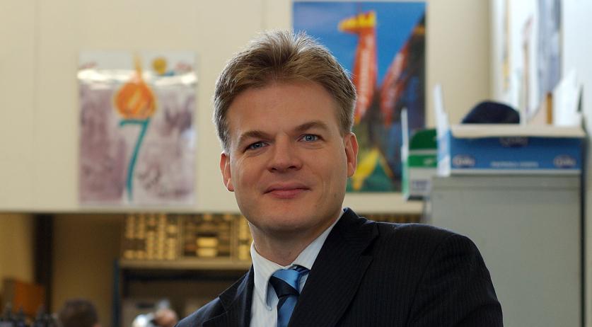 Royals should stick to ceremonial duties, stay out of politics: NSC leader