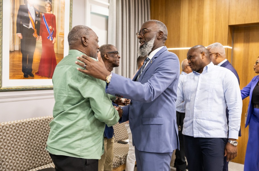 Prime Minister Gilmar Pisas Clarifies Procedure for Raising the AOV Pension