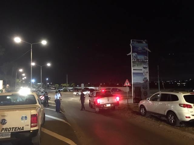 Police check for alcohol in a joint action