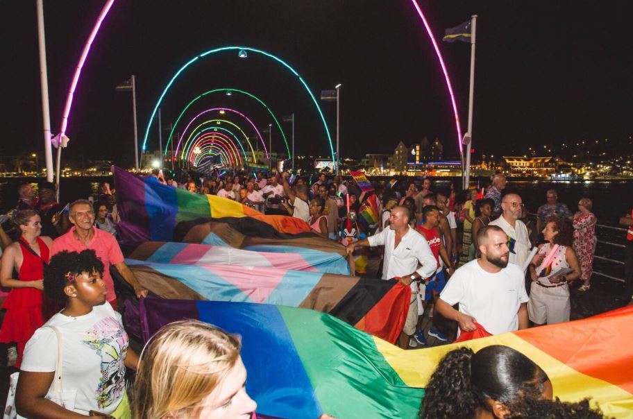 Pride Week on Curaçao honors marriage equality activists with KUÈRDU award