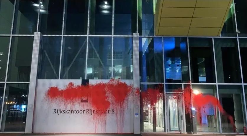 Red paint smeared across Ministry of Foreign Affairs in pro-Palestinian protest