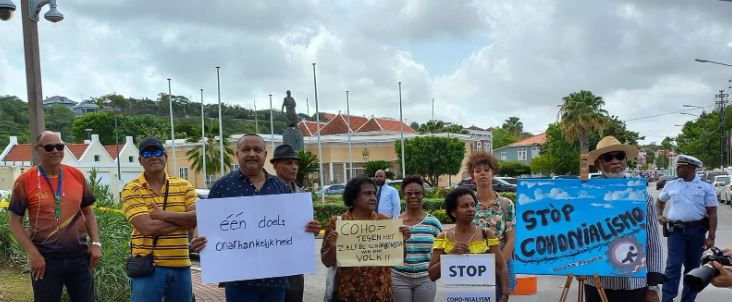 Partido Aliansa Nobo demonstrates against Coho