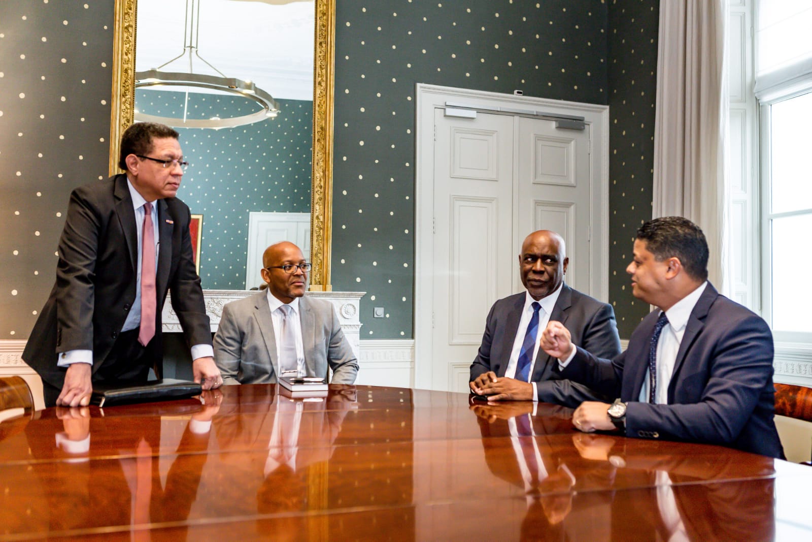 Royal Decree forces Curaçao to cut 112 million guilders in 150 days