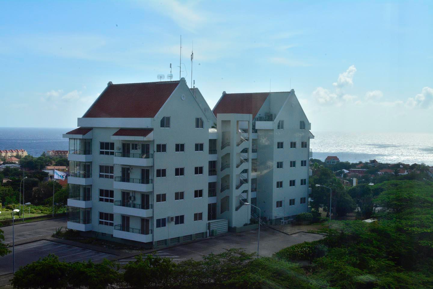 Short-list of parties selected to enter binding proposals to manage and operate the oil facilities in Curaçao