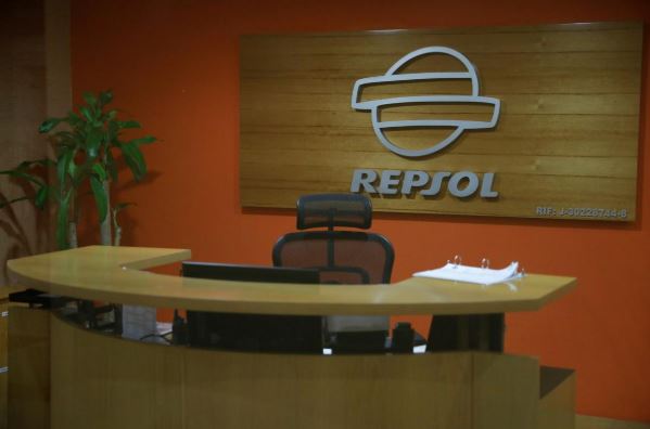 Exclusive: Spain's Repsol suspends swap deal for Venezuelan oil under U.S. pressure