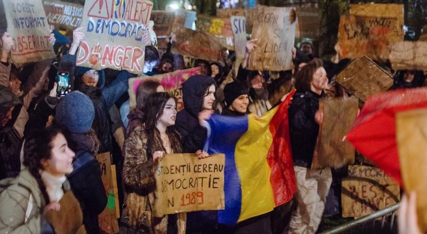Romanians protest in The Hague as far-right candidate gets closer to winning election