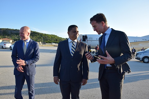 Dutch Premier in a Curaçao that wants more help