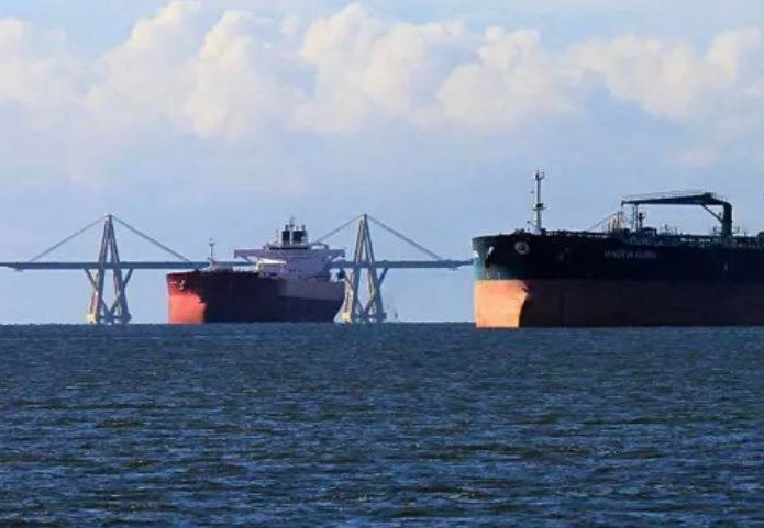 U.S. Monitors 18 Sanctioned Oil Tankers Near Venezuela After Trump Orders Total Blockade