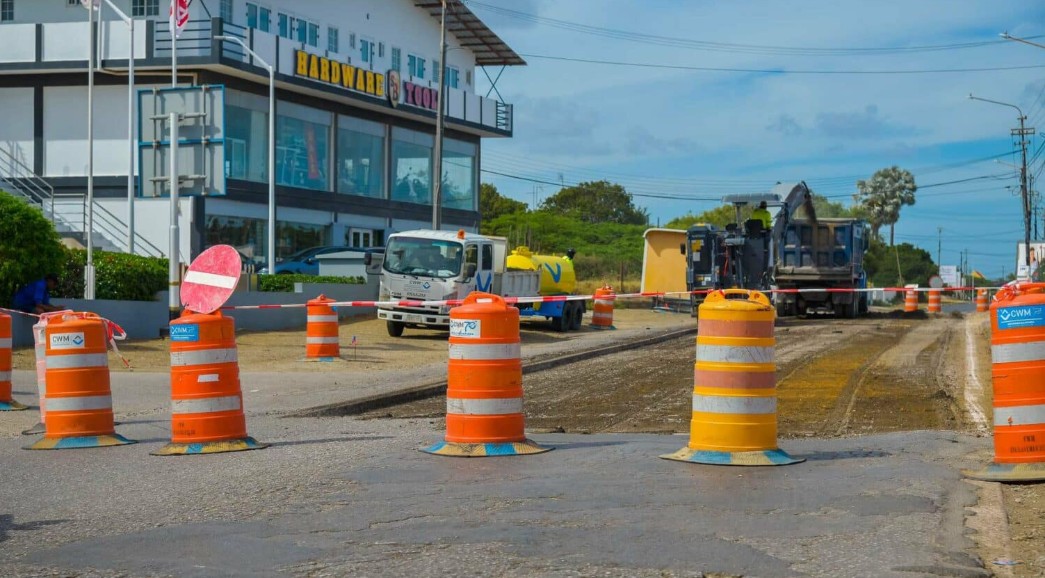 Asphalting of Santa Rosaweg Begins, Minister Cooper Confirms
