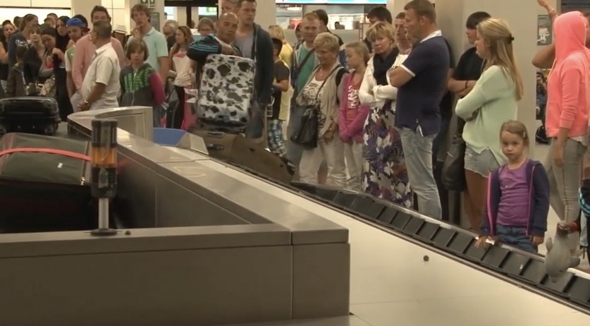 Baggage chaos at Schiphol: Unattended suitcases, strollers pile up
