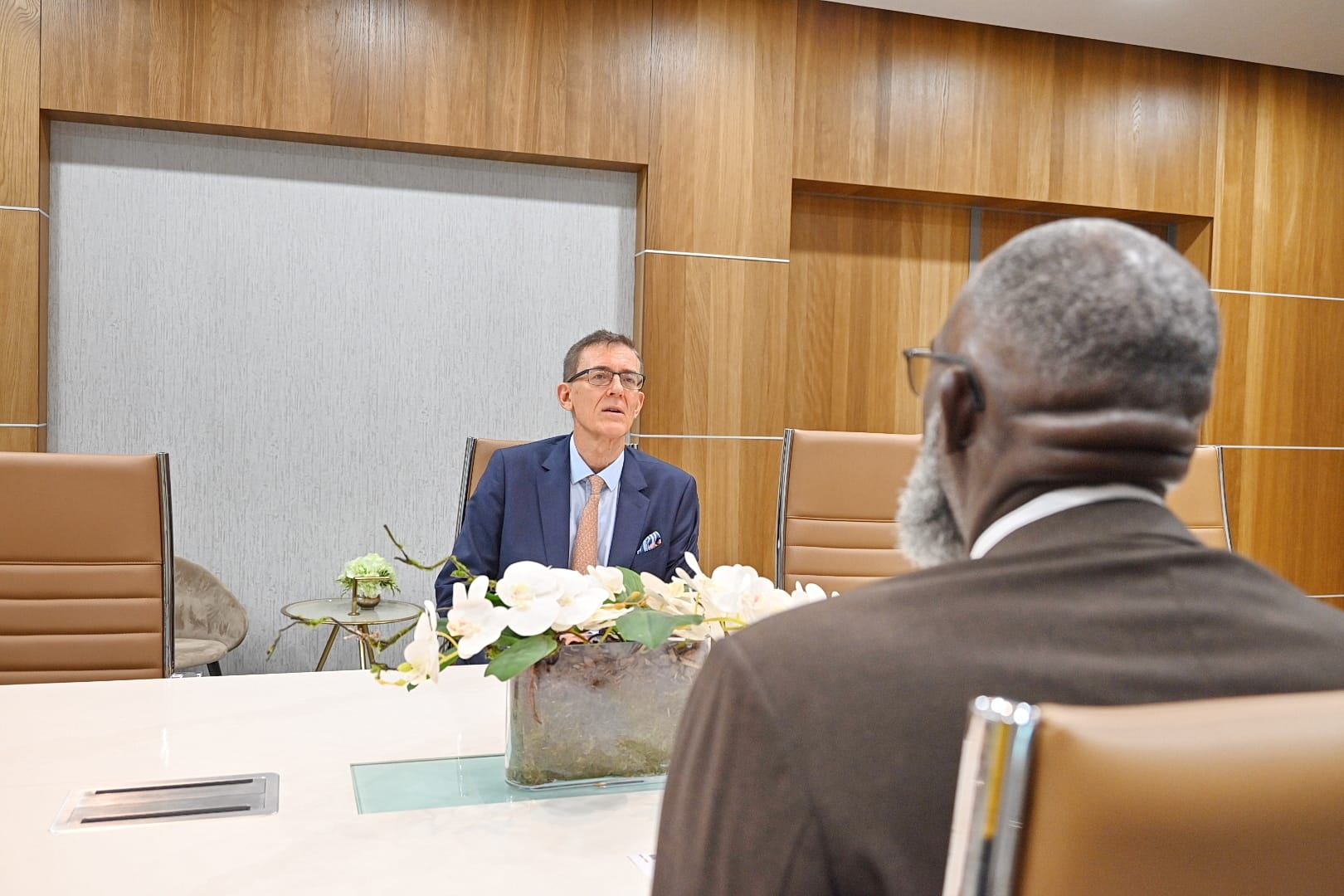 Prime Minister holds productive meeting with Ambassador of the Kingdom in Caracas