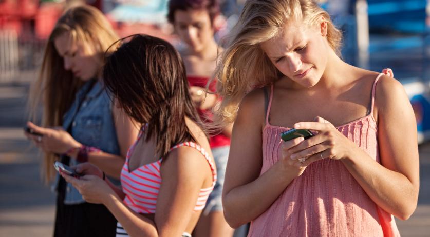 Dutch cabinet shoots down CDA proposal to ban smartphones in school classrooms