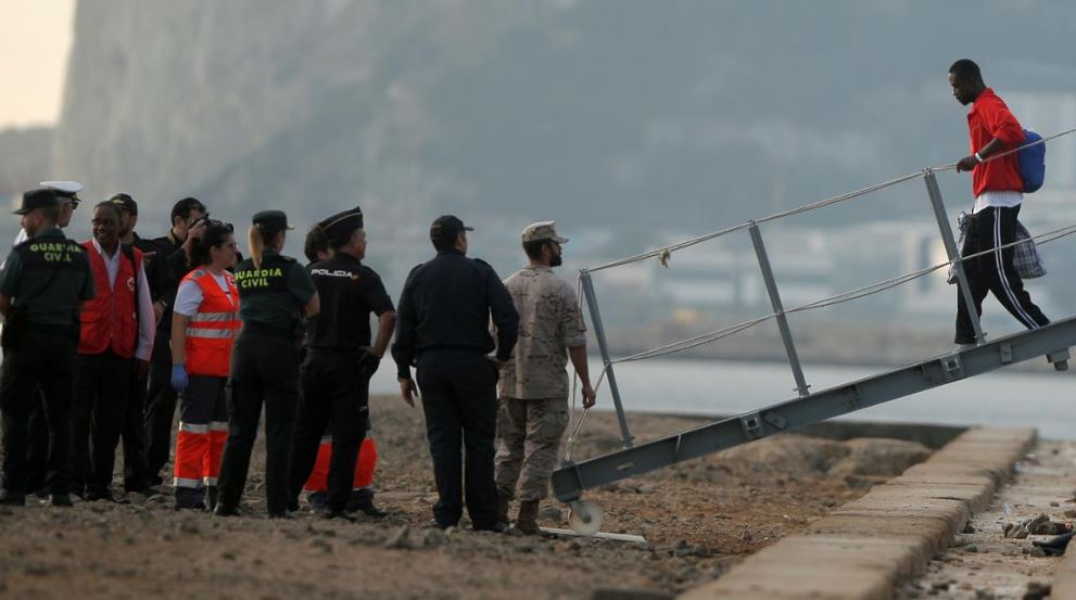 Spanish warship with migrants arrives in Spain after Italy row