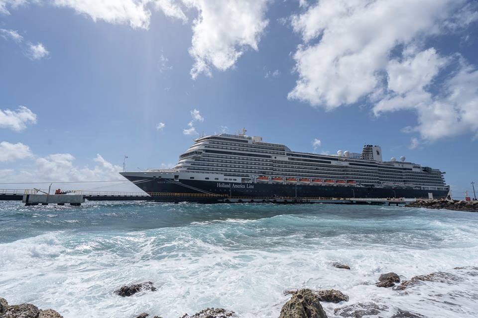 New Statendam for the first time in Curaçao