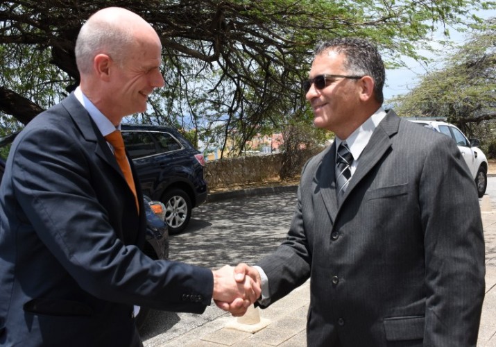 Minister of Foreign Affairs visits refinery