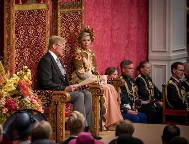 King calls for stronger society, more European independence; Some unrest at Hague speech