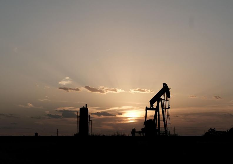 Oil edges further above $60 as U.S.-China trade hopes support