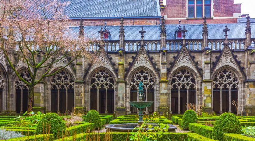 Students occupy Utrecht University building in protest against fossil fuel