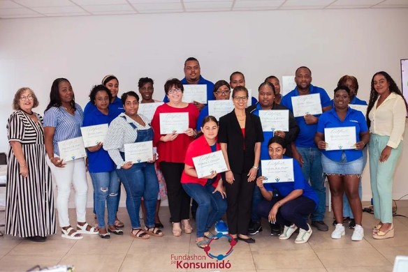 Fundashon pa Konsumidó Trains Vanddis Staff in Excellent Customer Service