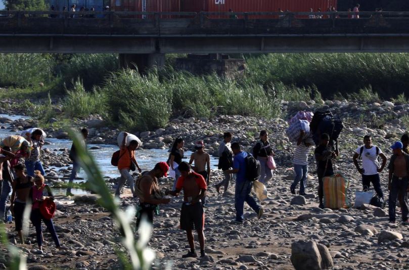 Exclusive: Colombian armed groups recruiting desperate Venezuelans, army says