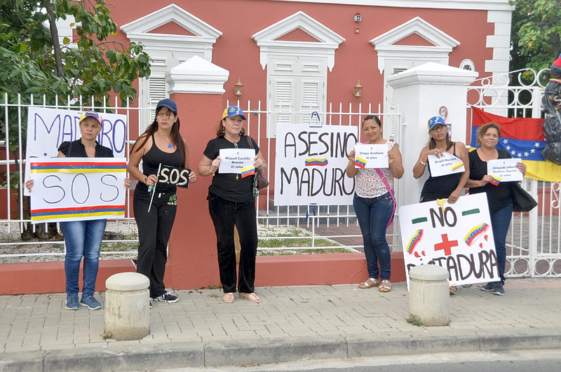 Special Report: Venezuelan migrants live in shadows on Caribbean's sunshine islands