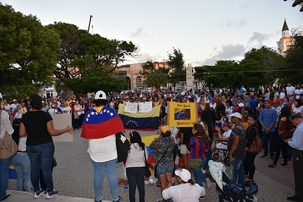 Venezuelans in Curaçao hold manifestation in support of new interim president