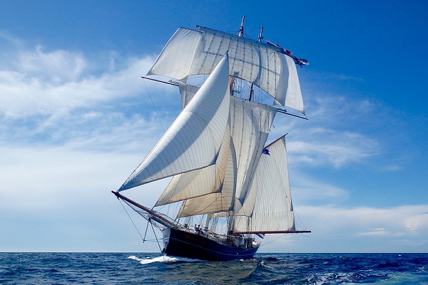 Biggest topsail schooner Wylde Swan arrives in Willemstad