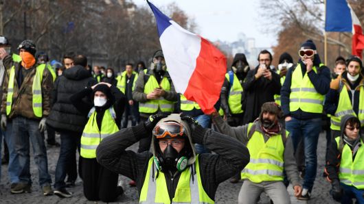 More violence in Paris as 'yellow vests' keep marching