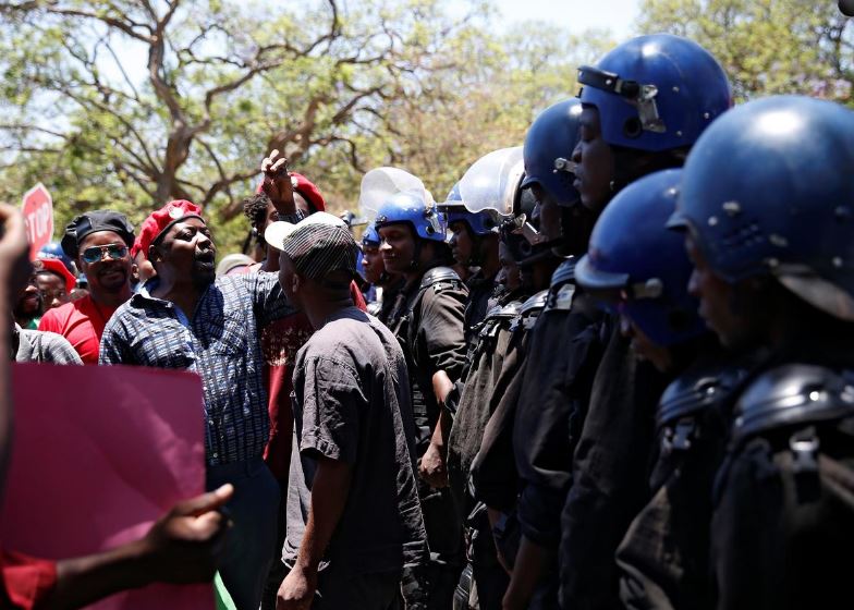 Zimbabwe police stop public workers from marching for better pay