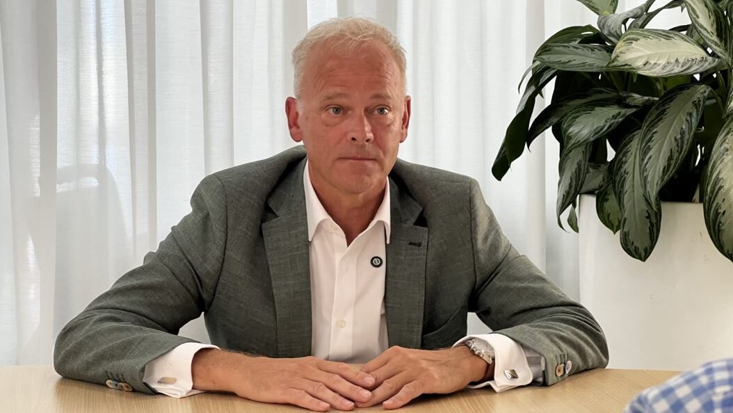 Secretary of State Zsolt Szabó Highlights Good Governance and Financial Reforms for Curaçao's Future Development