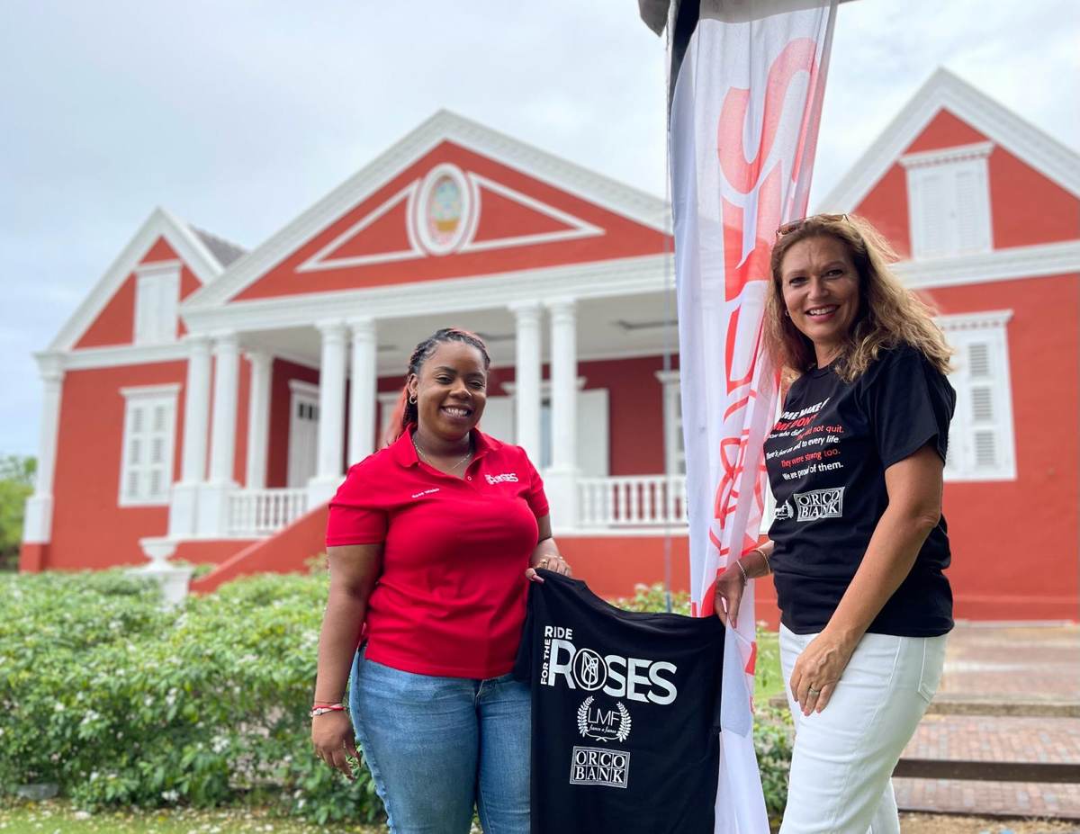 Black T-shirts in honor of deceased cancer patients at Ride 4 the Roses